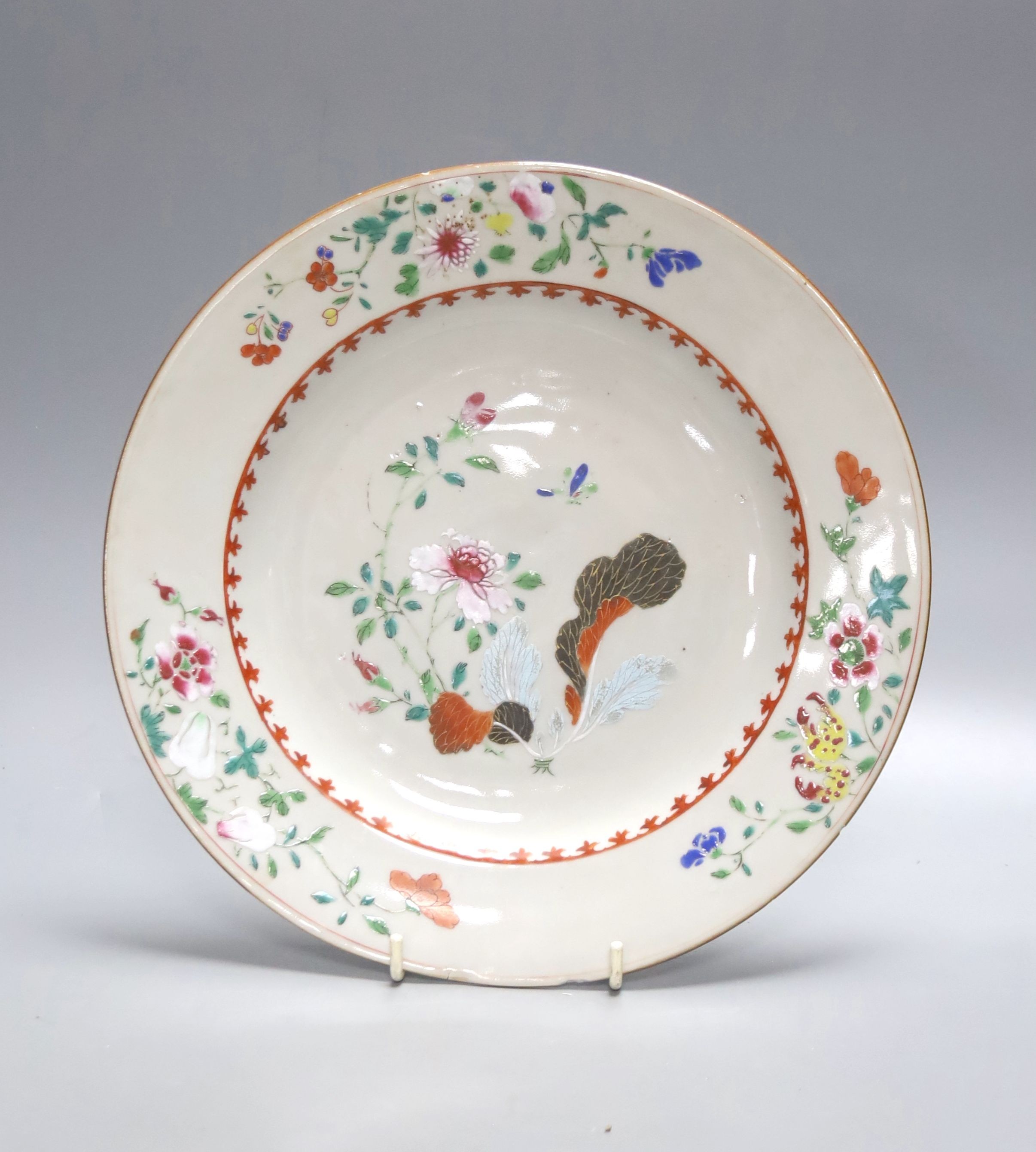 An 18th century Chinese export porcelain ‘tobacco leaf’ plate, painted in famille rose enamels, 27cm